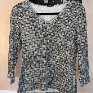 J McLaughlin, Catalina top V-neck size large black & ivory excellent condition